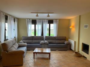 a living room with two couches and a coffee table at Vista Bella Segovia in Tizneros