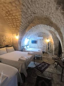 En eller flere senge i et værelse på Çiftehan Otel