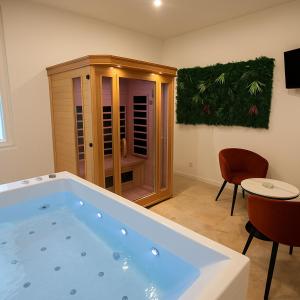 Μια τηλεόραση ή/και κέντρο ψυχαγωγίας στο T2 Cosy Spa & Sauna