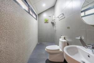 Et badeværelse på NO 7 Garden Villa