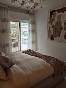 En eller flere senge i et værelse på Elegant apartment for a seaside stay