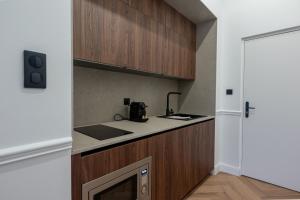 Kuchyň nebo kuchyňský kout v ubytování Suite Brume - Maison les Arcades au pied de la gare de Charleville-Mézières + 18 fotografií