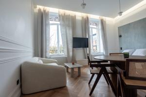 TV a/nebo společenská místnost v ubytování Suite Brume - Maison les Arcades au pied de la gare de Charleville-Mézières