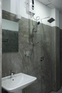 Ένα μπάνιο στο Colombo Mount Hostel +45 φωτογραφίες