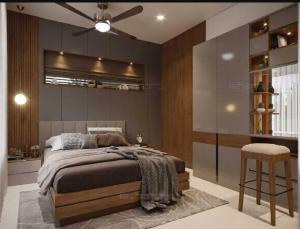 Un dormitorio con una cama y un ventilador de techo. en The Serenity Suites, en Trivandrum