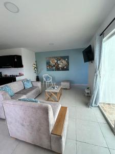 Et tv og/eller underholdning på Acogedor apartamento con súper ubicación