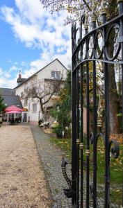 a black iron gate in a street with a building at Hotel Karthäuser Hof in Flörsheim am Main