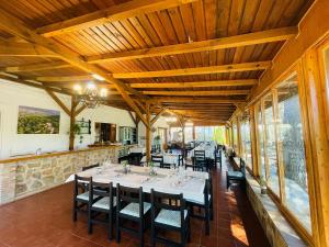 Εστιατόριο ή άλλο μέρος για φαγητό στο Albergue Hospedería Montaña Morciguillinas