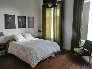 Ένα ή περισσότερα κρεβάτια σε δωμάτιο στο Character House with Pool and Jacuzzi