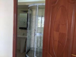 Φωτογραφία από το άλμπουμ του Glory Motel by HODAC LTD στο Κιγκάλι