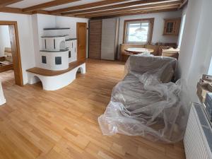 Ένα ή περισσότερα κρεβάτια σε δωμάτιο στο Alpen Haus Maria