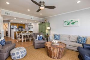 Posezení v ubytování 344 Capt John Fripp Villa