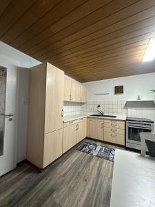 Η κουζίνα ή μικρή κουζίνα στο Holiday Oasis 2 near Legoland Deutschland