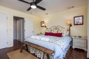 Postel nebo postele na pokoji v ubytování 344 Capt John Fripp Villa + 54 fotografií