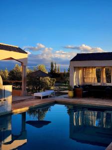 Πισίνα στο ή κοντά στο Urti Villa