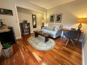 Χώρος καθιστικού στο Oak Street Inn