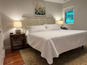 Ένα ή περισσότερα κρεβάτια σε δωμάτιο στο Oak Street Inn