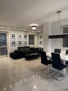 a living room with a couch and a table and chairs at Spanko w centrum in Zielona Góra