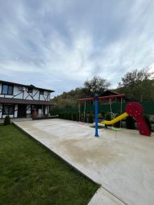 Ο χώρος παιχνιδιού για παιδιά στο Къща "Конакъ"