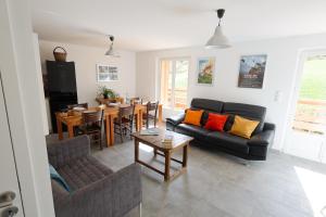 a living room with a couch and a table at Résidence La Mayt in Vars