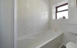 Un baño de Annora Bar & Accommodation 12 fotos más