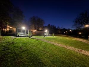 Κήπος έξω από το B Frames +45 φωτογραφίες