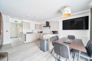 Η κουζίνα ή μικρή κουζίνα στο Corporate Stay Private En-Suite In Shared Home In Reading