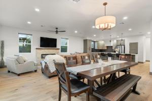 O bucătărie sau chicinetă la Brand new, beautiful home in the heart of Tempe