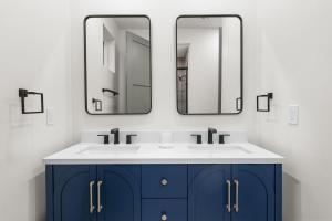 Ένα μπάνιο στο Brand new, beautiful home in the heart of Tempe +55 φωτογραφίες