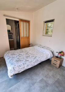 En eller flere senge i et værelse på Le Jardin du Félibrige