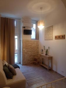 Μια τηλεόραση ή/και κέντρο ψυχαγωγίας στο Tirella Home