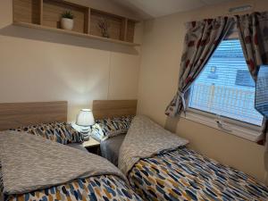 Postel nebo postele na pokoji v ubytování Riverside Haven