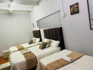 Giường trong phòng chung tại Annikaguesthouse