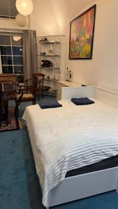 a bedroom with two beds and a dining room at Elbträume Lodge in Ellerhoop