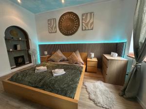 Una cama o camas en una habitación de HONOR - Nest 11 fotos más