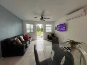 Μια τηλεόραση ή/και κέντρο ψυχαγωγίας στο Jobos Family Condos