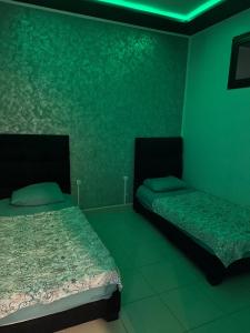 Una cama o camas en una habitación de Wahrania