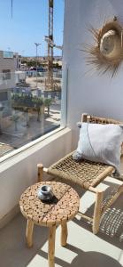 Un balcón o terraza en blue perl appt luxury services pool 2 min from beach