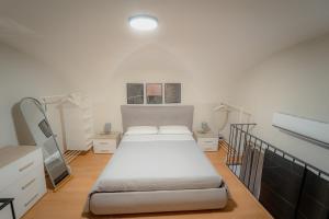 Ένα ή περισσότερα κρεβάτια σε δωμάτιο στο Almond Apartment Catania