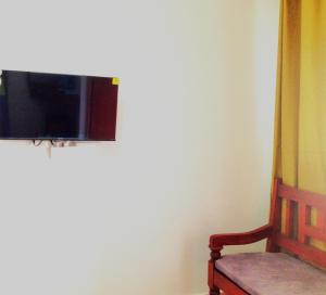 Μια τηλεόραση ή/και κέντρο ψυχαγωγίας στο Hatupe