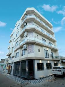 El edificio en el que está el apartahotel