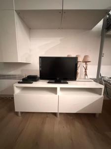 Μια τηλεόραση ή/και κέντρο ψυχαγωγίας στο Le Baulnéaire, Vue Mer, Plage à Pied, Parking Privé +7 φωτογραφίες