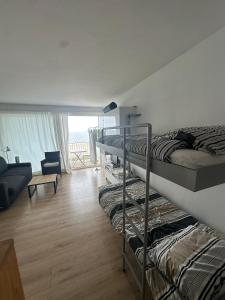 Ένα ή περισσότερα κρεβάτια σε δωμάτιο στο Le Baulnéaire, Vue Mer, Plage à Pied, Parking Privé