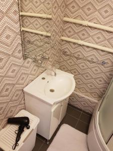 Et badeværelse på Riga City 2 Bedroom Lux Apartments + 18 billeder