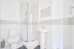 Ένα μπάνιο στο Single Room with WiFi & Amenities In Reading