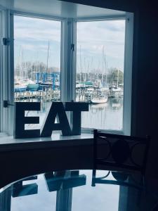 Billede fra billedgalleriet på Waterfront Views with King Bed in Solomons Island i Solomons