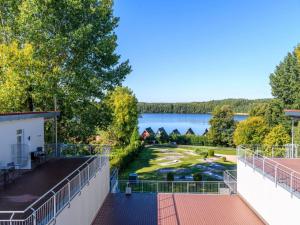 a view of a golf course from the roof of a house at elegant eingerichtete Ferienwohnung in Granzow