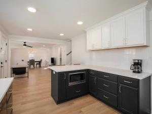 Fotografie z fotogalerie ubytování Charming 3BD 2BR Dog Friendly v destinaci Overland Park