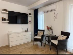 Μια τηλεόραση ή/και κέντρο ψυχαγωγίας στο Fericire Cosmopolis