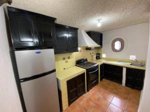 Køkken eller tekøkken på Santa Noche Chalet Vacacional + 6 billeder